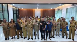 Foto: Pengurus dan anggota Pokja PWI Wali Kota Jakarta Timur bersama jajaran Pemerintah Kecamatan Kramat Jati berfoto bersama usai audiensi di Kantor Kecamatan Kramat Jati, Jakarta Timur, Senin (28/9/2026).