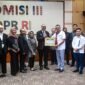 Foto: Ketua Umum Dewan Pergerakan Advokat Republik Indonesia (DePA-RI) Dr. T.M. Luthfi Yazid bersama jajaran tim penyusun berfoto bersama usai mengikuti Rapat Dengar Pendapat Umum (RDPU) terkait Rancangan Undang-Undang (RUU) Perampasan Aset di Kompleks Parlemen, Jakarta.