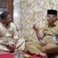 Foto: Sekretaris Kota Administrasi Jakarta Timur Eka Darmawan berbincang bersama pimpinan Majelis Taklim Nurul Hasan, Habib Syekh Bin Umar, saat bersilaturahmi di kediamannya, Batu Ampar, Kramat Jati, Jakarta Timur, Selasa (29/9/2026).