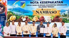 Foto: Sejumlah perwakilan KADIN kabupaten bersama pelaku industri melakukan penandatanganan Nota Kesepakatan Kerja Sama Hilirisasi Komoditas Unggulan Sulawesi Tengah di Palu