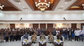 Foto: Wali Kota Administrasi Jakarta Pusat Arifin bersama jajaran dan perwakilan tokoh lintas agama berfoto bersama seusai pembukaan kegiatan Peningkatan Kerukunan Umat Beragama Kota Jakarta Pusat Tahun Anggaran 2026, di Ruang Serbaguna Utama, Kantor Wali Kota Jakarta Pusat, Selasa (15/9/2026).