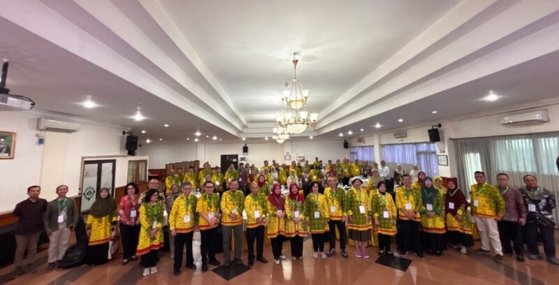 Foto: Sejumlah peserta berfoto bersama usai mengikuti Kongres dan Annual Meeting Perhimpunan Ahli Teknologi Pangan Indonesia (PATPI) 2026 di Kampus Universitas Sahid, Jakarta,