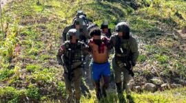 Foto: JT alias W diamankan personel gabungan di sebuah honai di Kampung Jenggernok, Distrik Gome, Kabupaten Puncak, Papua Tengah, Kamis (3/9/2026) sekitar pukul 07.27 WIT. (Dok: Istimewa)