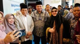 Pemerintah terus memperkuat ekosistem ekonomi syariah untuk mendorong pembangunan ekonomi yang inklusif dan berkeadilan sosial. Penguatan dilakukan melalui perluasan inklusi keuangan syariah, akses pembiayaan, pengembangan industri halal hingga optimalisasi potensi zakat, infak, sedekah, dan wakaf (ZISWAF).