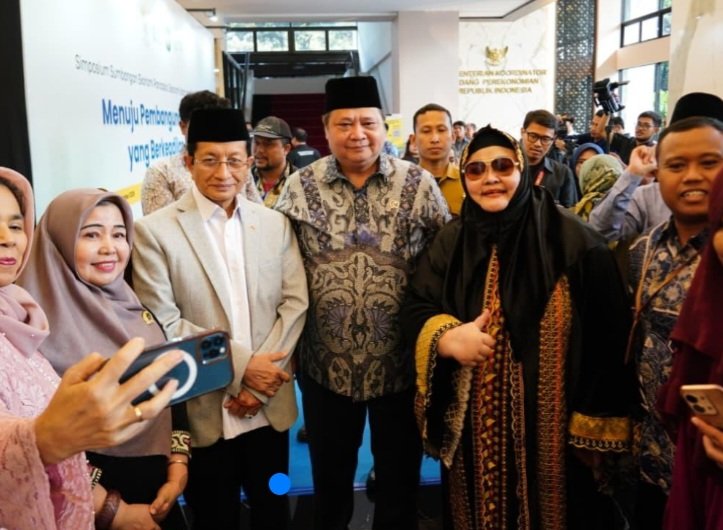 Pemerintah terus memperkuat ekosistem ekonomi syariah untuk mendorong pembangunan ekonomi yang inklusif dan berkeadilan sosial. Penguatan dilakukan melalui perluasan inklusi keuangan syariah, akses pembiayaan, pengembangan industri halal hingga optimalisasi potensi zakat, infak, sedekah, dan wakaf (ZISWAF).