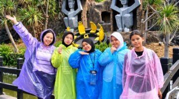 Foto: Suasana penuh keceriaan mewarnai perayaan ulang tahun Aeyra Shahira yang genap berusia 13 tahun, memilih merayakan hari istimewanya dengan cara yang berbeda, yakni menikmati berbagai wahana permainan di Dunia Fantasi (Dufan), Ancol, Jakarta, bersama teman-teman dekatnya, Minggu (13/9/2026). (Dok: Istimewa)