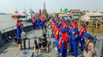 Foto: Kepolisian Negara Republik Indonesia (Polri) memperkuat operasi pencarian dan penyelamatan (Search and Rescue/SAR) terhadap KM Virgo Transport 8 yang dilaporkan hilang kontak. (Dok: Istimewa)