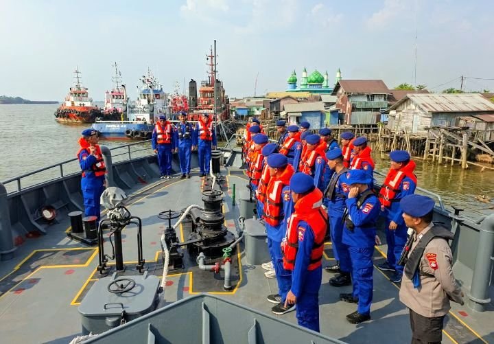 Foto: Kepolisian Negara Republik Indonesia (Polri) memperkuat operasi pencarian dan penyelamatan (Search and Rescue/SAR) terhadap KM Virgo Transport 8 yang dilaporkan hilang kontak. (Dok: Istimewa)