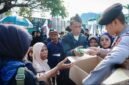 Foto: Pelayanan Humanis, Polisi Berbagi Roti dan Air di Tengah Aksi Unjuk Rasa (UNRAS) di kawasan gedung DPR/MPR RI, Senin (21/9/2026). (Istimewa)