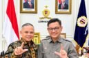 Foto: (kiri) Hendri Yudi, S.H., M.H., alumni Program Pemantapan Nilai-Nilai Kebangsaan (P2NK) Angkatan ke-219 Lemhannas RI, (kanan) Gubernur Lemhannas RI, Dr. H. TB. Ace Hasan Syadzily, M.Si. (Istimewa)