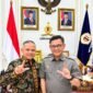 Foto: (kiri) Hendri Yudi, S.H., M.H., alumni Program Pemantapan Nilai-Nilai Kebangsaan (P2NK) Angkatan ke-219 Lemhannas RI, (kanan) Gubernur Lemhannas RI, Dr. H. TB. Ace Hasan Syadzily, M.Si. (Istimewa)