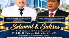 Foto: Presiden Komisaris PT Bank Kesultanan Banten, Prof. Dr. H. Tubagus Bahrudin, S.E., M.M., menyampaikan ucapan selamat kepada mantan Kapolri Jenderal Polisi (Purn.) Drs. Da’i Bachtiar, S.H., atas perubahan posisi dan penunjukannya sebagai Komisaris PT Bank Mayapada Internasional Tbk. (Istimewa)