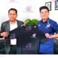Foto: Dekan Fakultas Hukum Universitas Jayabaya, Assoc. Prof. Dr. Kristiawanto, S.H., M.H. (kanan), bersama Eddy Wijaya berpose sambil memegang kemeja berlogo podcast EdShareOn usai dialog mengenai reformasi hukum dan pendidikan nasional menuju Indonesia Emas 2045, Jakarta, Rabu (21/10/2026). 