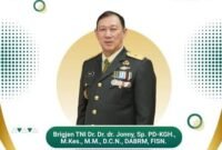 Foto: Brigjen TNI Dr. Dr. dr. Jonny, Sp.PD-KGH., M.Kes., M.M., D.C.N., DABRM, FISN., merupakan dokter prajurit yang mengabdikan perjalanan kariernya di bidang militer, kedokteran, pendidikan, dan penelitian. Sejak 15 Agustus 2025