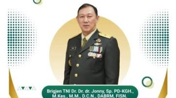 Foto: Brigjen TNI Dr. Dr. dr. Jonny, Sp.PD-KGH., M.Kes., M.M., D.C.N., DABRM, FISN., merupakan dokter prajurit yang mengabdikan perjalanan kariernya di bidang militer, kedokteran, pendidikan, dan penelitian. Sejak 15 Agustus 2025