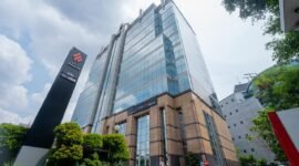 Foto: Gedung Bank Jakarta tampak berdiri megah di kawasan Jakarta, Minggu (4/10/2026). Bank Jakarta, nama komersial baru dari PT Bank DKI, terus mendorong transformasi bisnis melalui digitalisasi layanan, efisiensi operasional, penguatan tata kelola, serta pengembangan ekosistem keuangan daerah.