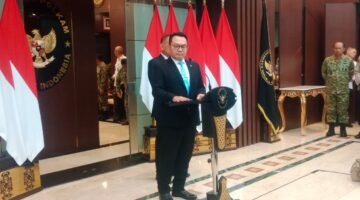 Menteri Koordinator Bidang Politik dan Keamanan (Menko Polkam) Jenderal TNI (Purn) Dudung Abdurachman mengungkap menyoal penanganan Papua setelah menerima arahan Presiden Prabowo Subianto.