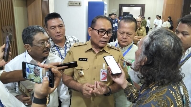 Foto: Wali Kota Jakarta Pusat Arifin memberikan keterangan kepada wartawan usai membuka Uji Kompetensi Wartawan (UKW) Angkatan ke-66 PWI Jaya di Kantor Wali Kota Administrasi Jakarta Pusat, Senin (5/10/2026).