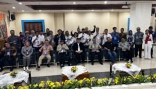 Direktur Uji Kompetensi Wartawan (UKW) PWI Pusat Dr. Aat Surya Safaat menutup pelaksanaan UKW PWI Jaya Angkatan ke-66, Selasa (6/10). UKW yang digelar sejak Senin (5/10) di Ruang Serbaguna Besar Wali Kota Administrasi Jakarta Pusat diikuti 21 peserta, dan hanya satu yang dinyatakan belum kompeten.