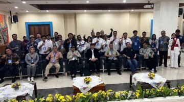 Direktur Uji Kompetensi Wartawan (UKW) PWI Pusat Dr. Aat Surya Safaat menutup pelaksanaan UKW PWI Jaya Angkatan ke-66, Selasa (6/10). UKW yang digelar sejak Senin (5/10) di Ruang Serbaguna Besar Wali Kota Administrasi Jakarta Pusat diikuti 21 peserta, dan hanya satu yang dinyatakan belum kompeten.
