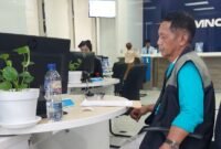 Foto: Letkol Purn. Suwito mendatangi kantor bank untuk menindaklanjuti dugaan pembobolan rekening yang menyebabkan dana sekitar Rp273 juta berpindah tanpa persetujuannya. Suwito sebelumnya mengaku menjadi korban dugaan penipuan digital yang mengatasnamakan ASABRI.