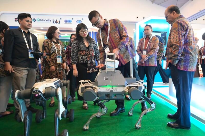 PT PLN (Persero) memperkuat infrastruktur ketenagalistrikan untuk menopang pertumbuhan industri pusat data (data center) di Indonesia yang terus meningkat seiring perkembangan kecerdasan artifisial (Artificial Intelligence/AI) dan transformasi digital.