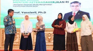 Menteri Ketenagakerjaan (Menaker) Yassierli menegaskan generasi muda perlu memperkuat kompetensi dan kemampuan beradaptasi untuk menghadapi perubahan dunia kerja yang berlangsung cepat.