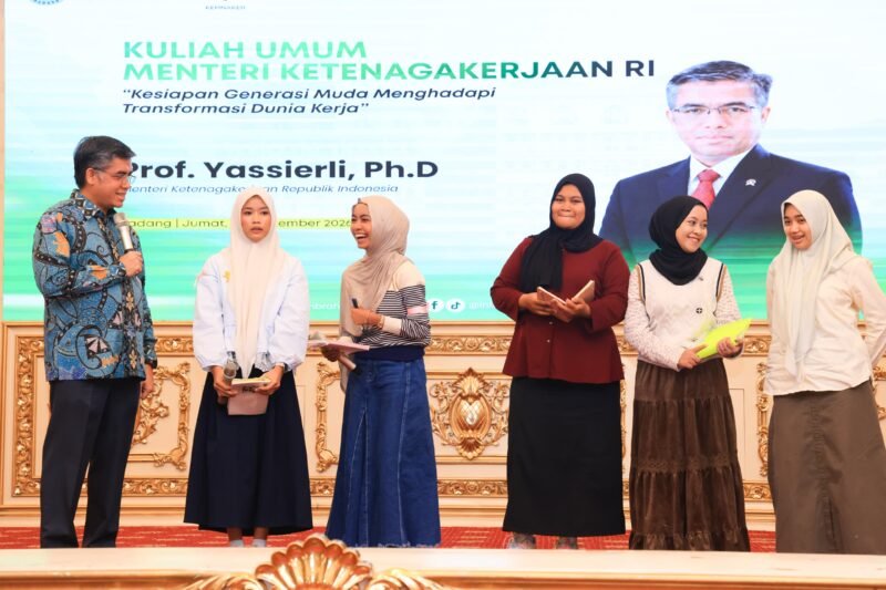 Menteri Ketenagakerjaan (Menaker) Yassierli menegaskan generasi muda perlu memperkuat kompetensi dan kemampuan beradaptasi untuk menghadapi perubahan dunia kerja yang berlangsung cepat.
