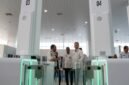 Sebanyak 10 unit autogate resmi beroperasi di Bandara Internasional Ahmad Yani, Semarang, Jawa Tengah, pada 9 Oktober 2026. Fasilitas ini ditujukan untuk mempercepat pemeriksaan keimigrasian bagi penumpang internasional dengan waktu layanan sekitar 15–25 detik per orang.