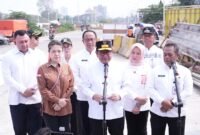 Foto: Gubernur DKI Jakarta Pramono Anung bersama jajaran pejabat terkait meninjau pembangunan jalan tembus Kelapa Gading–Pulogadung di kawasan Pegangsaan Dua, Jakarta Utara, Jumat (9/10/2026).