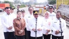 Foto: Gubernur DKI Jakarta Pramono Anung bersama jajaran pejabat terkait meninjau pembangunan jalan tembus Kelapa Gading–Pulogadung di kawasan Pegangsaan Dua, Jakarta Utara, Jumat (9/10/2026).