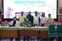 Foto: Wali Kota Administrasi Jakarta Timur, Munjirin, bersama jajaran petugas kesehatan hewan dan panitia berfoto bersama dalam rangka peringatan World Rabies Day 2026 di halaman Kantor Wali Kota Jakarta Timur, Minggu (11/10/2026).
