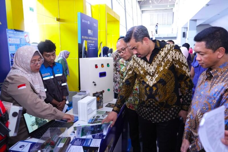 Kementerian Usaha Mikro, Kecil, dan Menengah (UMKM) memperkuat peran lembaga inkubator untuk mencetak wirausaha berkualitas dan berdaya saing. Langkah ini dilakukan melalui pendampingan berkelanjutan, penguatan inovasi, akses pembiayaan, serta perluasan pasar bagi pelaku UMKM.