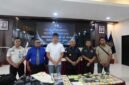 Kantor Imigrasi Sorong menyerahkan seorang warga negara (WN) China berinisial WS beserta sejumlah barang bukti kepada Polda Papua Barat Daya untuk menjalani proses hukum terkait dugaan perburuan penyu secara ilegal di kawasan Piaynemo, Kabupaten Raja Ampat, Papua Barat.