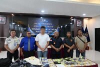 Kantor Imigrasi Sorong menyerahkan seorang warga negara (WN) China berinisial WS beserta sejumlah barang bukti kepada Polda Papua Barat Daya untuk menjalani proses hukum terkait dugaan perburuan penyu secara ilegal di kawasan Piaynemo, Kabupaten Raja Ampat, Papua Barat.
