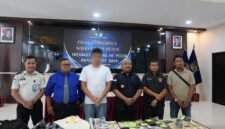 Kantor Imigrasi Sorong menyerahkan seorang warga negara (WN) China berinisial WS beserta sejumlah barang bukti kepada Polda Papua Barat Daya untuk menjalani proses hukum terkait dugaan perburuan penyu secara ilegal di kawasan Piaynemo, Kabupaten Raja Ampat, Papua Barat.
