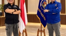 Foto: SIAPKAN OKK: PWI Jaya segera gelar Orientasi Kewartawanan dan Keorganisasian (OKK). Ketua PWI Jaya Kesit Budi Handoyo (kanan), bersama Arman Suparman.