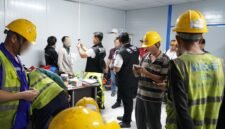 Direktorat Jenderal Imigrasi mengoptimalkan pemanfaatan teknologi digital untuk memperkuat pengawasan warga negara asing (WNA) dan penanganan pengungsi dari luar negeri. Upaya ini dilakukan melalui Aplikasi Pelaporan Orang Asing (APOA), Subject of Interest (SOI), serta pengembangan Aplikasi Penegakan Hukum Keimigrasian (APGAKUM) Pengungsi.