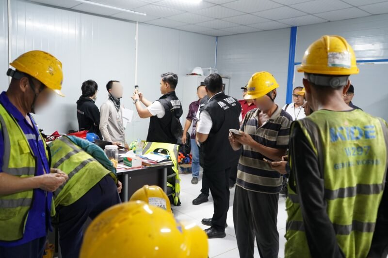 Direktorat Jenderal Imigrasi mengoptimalkan pemanfaatan teknologi digital untuk memperkuat pengawasan warga negara asing (WNA) dan penanganan pengungsi dari luar negeri. Upaya ini dilakukan melalui Aplikasi Pelaporan Orang Asing (APOA), Subject of Interest (SOI), serta pengembangan Aplikasi Penegakan Hukum Keimigrasian (APGAKUM) Pengungsi.