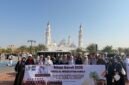 Foto: Rombongan santri Pondok Pesantren Tarbiyatul Falah Al-Malikiyyah, Cikulur, Kabupaten Lebak, Banten, berfoto bersama di depan salah satu masjid di Madinah.