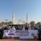 Foto: Rombongan santri Pondok Pesantren Tarbiyatul Falah Al-Malikiyyah, Cikulur, Kabupaten Lebak, Banten, berfoto bersama di depan salah satu masjid di Madinah.