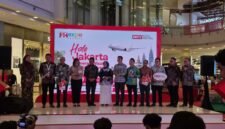 Foto: Sejumlah perwakilan Malaysia Healthcare Travel Council (MHTC), rumah sakit, dan mitra pariwisata berfoto bersama saat pembukaan Malaysia Healthcare Expo (MHX) Jakarta 2026 di Laguna Atrium, Central Park Mall, Jakarta Barat, Jumat (16/10/2026).