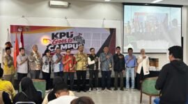 Foto: Sejumlah narasumber dan peserta berfoto bersama dalam kegiatan KPU Goes to Campus di Kampus 3 Universitas Katolik Indonesia Atma Jaya, BSD, Tangerang. Kegiatan ini mengangkat tema pemilih berintegritas dan demokrasi berkualitas, sekaligus mendorong generasi muda agar cerdas, kritis, dan bertanggung jawab dalam menggunakan hak pilih di era digital menjelang Pemilu 2029.