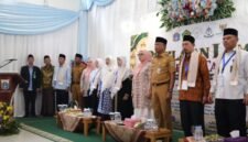 Foto: Wali Kota Administrasi Jakarta Timur Munjirin bersama jajaran pejabat dan pengurus Forum Komunikasi Majelis Taklim (FKMT) menghadiri kegiatan penilaian Lomba Majelis Taklim Tingkat Provinsi DKI Jakarta 2026 di Majelis Taklim Al Fajar, Kelurahan Munjul, Kecamatan Cipayung, Jakarta Timur, Selasa (20/10/2026).