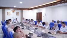 Foto: Wakil Wali Kota Administrasi Jakarta Timur, Kusmanto, memimpin sosialisasi aksi perubahan optimalisasi pelayanan hukum melalui inovasi Si Sakti Jaktim (Sarana Konsultasi dan Informasi Hukum Jakarta Timur) di Ruang Rapat Pangeran Jayakarta, Kantor Wali Kota Jakarta Timur, Rabu (21/10/2026). 