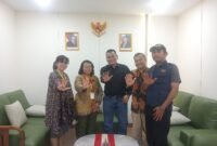 Foto: Ketua Pokja PWI Wali Kota Jakarta Timur, Rudolf Simbolon, bersama jajaran berfoto bersama Kepala Suban Aset Jakarta Timur, Fitri Ekawati Sutari, usai audiensi di Kantor Suban Aset Jakarta Timur, Kamis (22/10/2026). 