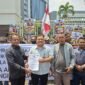 Foto: DPP GARANSI dan AMPPUH menggelar aksi unjuk rasa di depan kantor Badan Kepegawaian Negara (BKN), Jakarta, Kamis (22/10/2026).