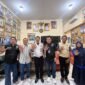 Foto: Jajaran PWI Pokja Wali Kota Jakarta Timur berfoto bersama Kepala Terminal Kampung Rambutan, Revi Zulkurnain, usai audiensi di kantor Terminal Kampung Rambutan, Jakarta Timur, Jumat (23/10/2026).