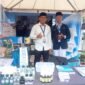 Foto: Siswa Sekolah Al Azhar Medan memamerkan robot transporter yang dipersiapkan untuk mengikuti kompetisi robotik tingkat internasional di Taiwan pada 2027. Didampingi guru pembimbing, siswa tersebut menunjukkan hasil inovasi teknologi di stan pameran pendidikan dalam kegiatan Teras Belajar Sumut Berkah di halaman Kantor Gubernur Sumatera Utara, Jumat (23/10/2026). 