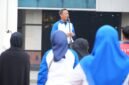Foto: Wali Kota Administrasi Jakarta Timur, Munjirin, memberikan sambutan saat membuka kegiatan Senam Terapi Sehat Ling Tien Kung bersama Eltekers Indonesia Sejahtera di halaman Kantor Wali Kota Administrasi Jakarta Timur, Jumat (23/10/2026). 